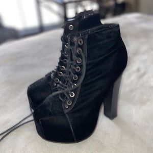 Heeled boots